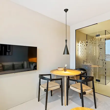 Apartment Modern And Cozy Retreat Near The